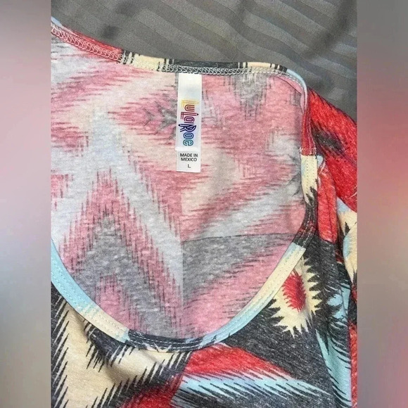 LulaRoe Classic T Shirt - Picture 2 of 2